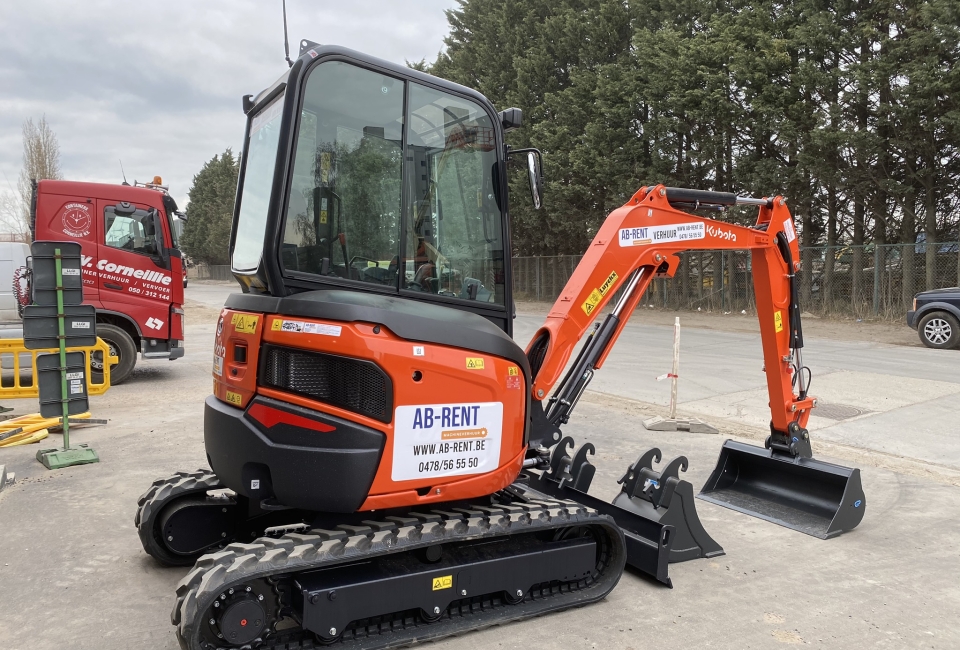 Kubota U27